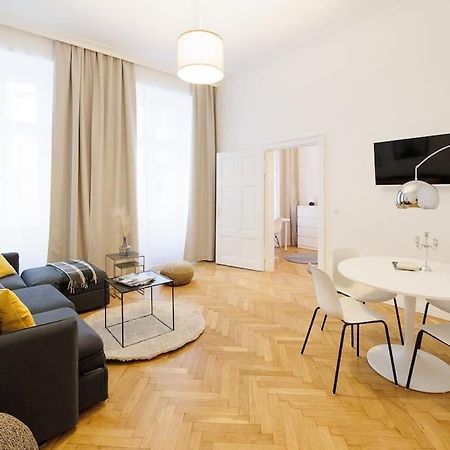 Franz 21 - Typical Viennese Apartment In The Heart Of Wenen Buitenkant foto